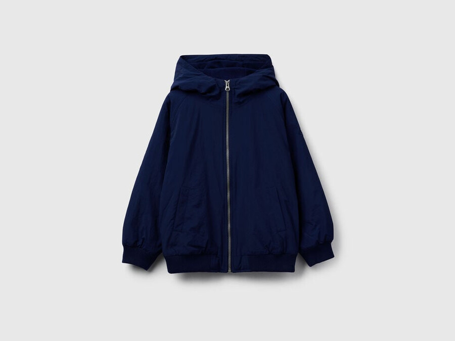 chaqueta de nailon con capucha