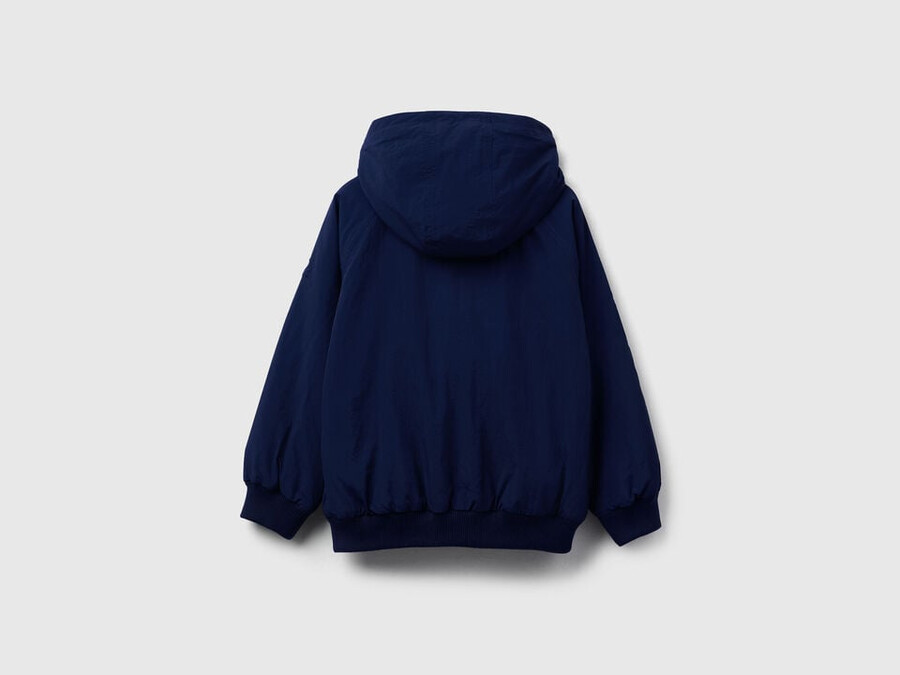 chaqueta de nailon con capucha