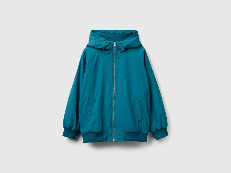 chaqueta de nailon con capucha