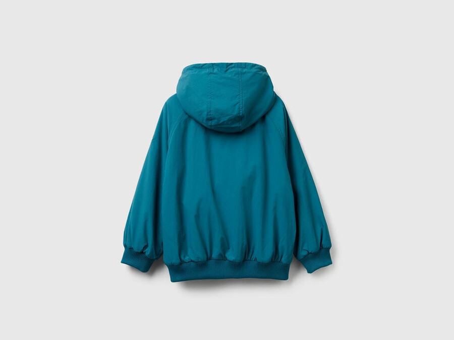 chaqueta de nailon con capucha