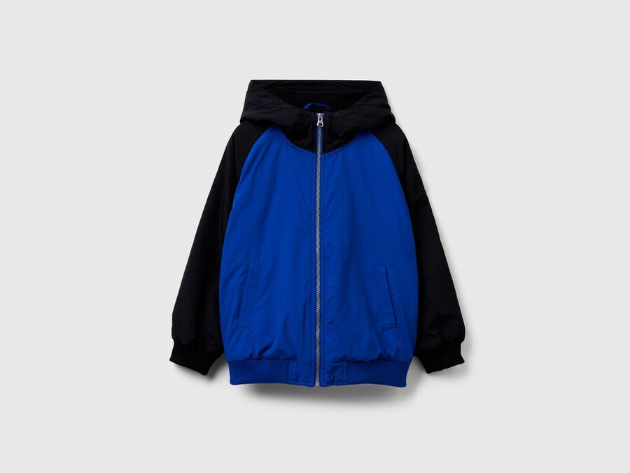 chaqueta de nailon con capucha