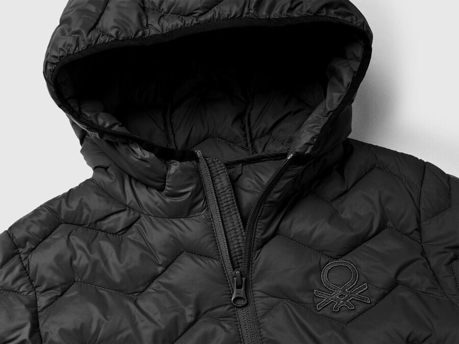 chaqueta acolchada con capucha