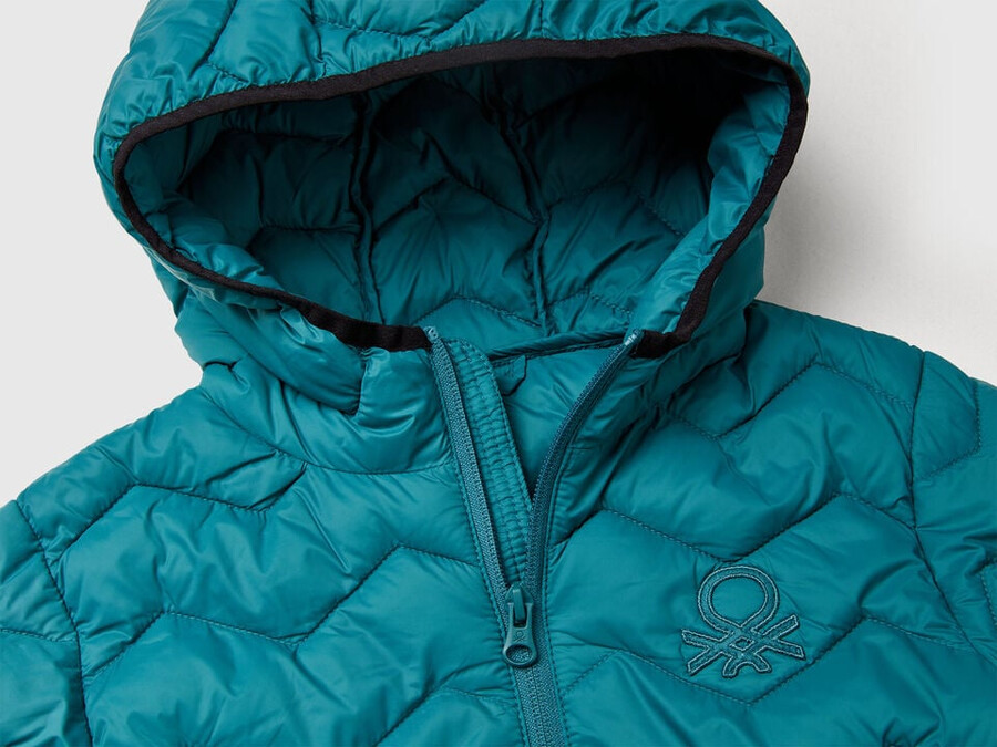 chaqueta acolchada con capucha