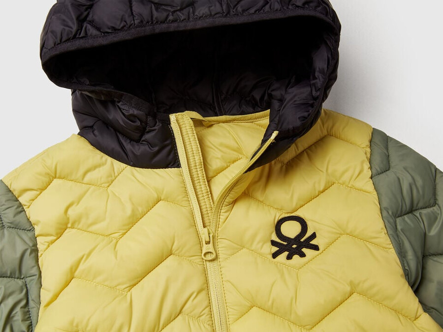 chaqueta acolchada con capucha