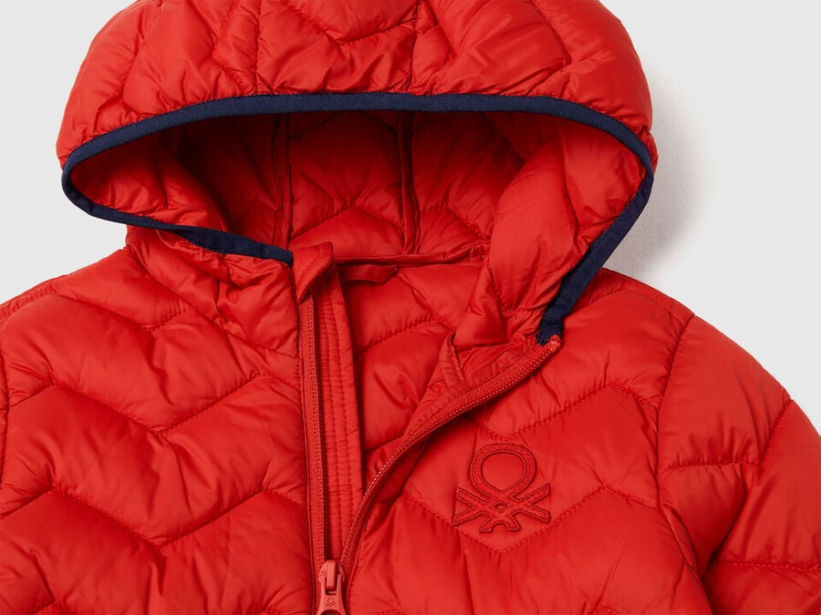 chaqueta acolchada con capucha